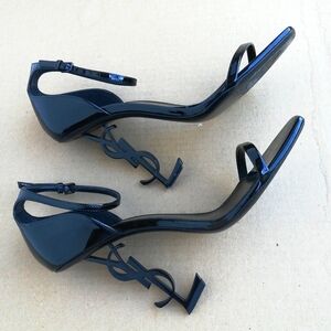 Authentic Saint Laurent Optum patent leather heels
Comes with dust bag only